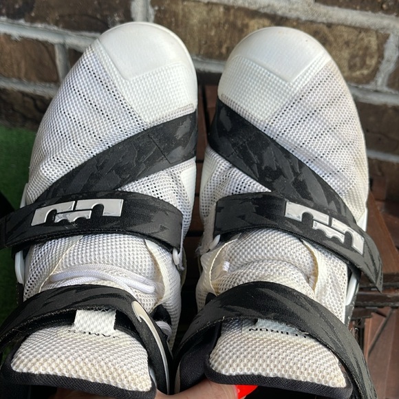 Nike Lebron Soldier Sneakers - Picture 7 of 14
